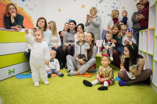 DINO – главный вход и вид внутри