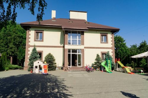 One Seven в Дніпрі – головний вхід та фото зсередини
