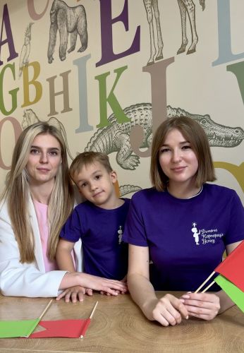 Дитяча Корпорація Успіху – главный вход и вид внутри