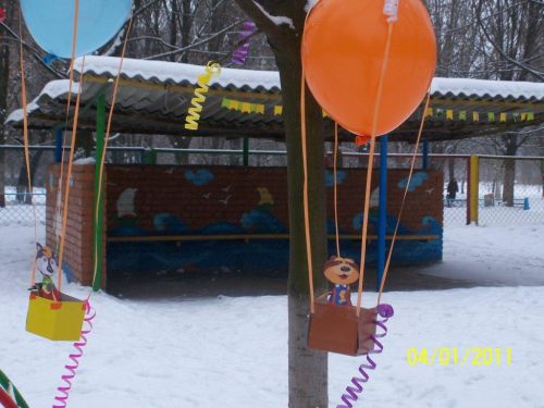 Дитячий садок №381 – головний вхід та фото зсередини