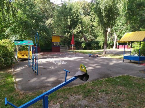 Детский сад №144 – главный вход и вид внутри