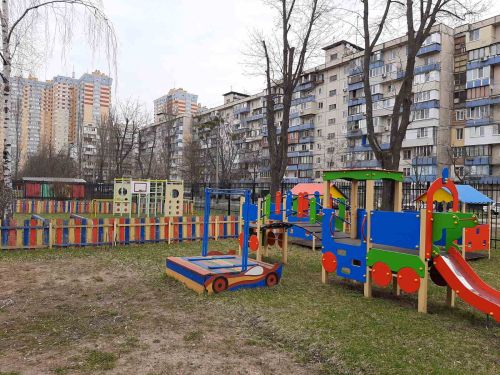 Дитячий садок №192 – головний вхід та фото зсередини