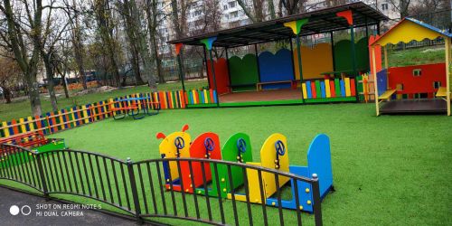 Дитячий садок №274 – головний вхід та фото зсередини
