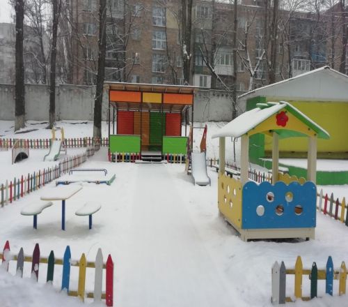 Дитячий садок №495 – головний вхід та фото зсередини