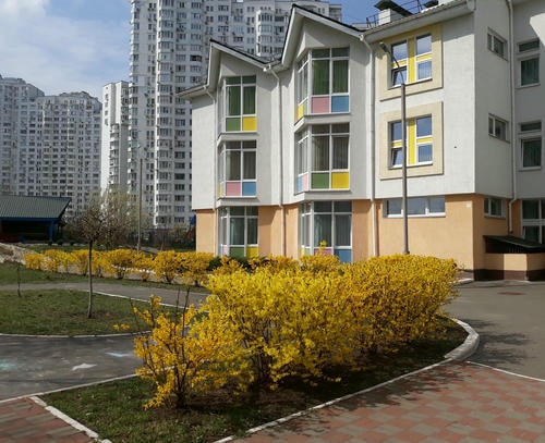 Детский сад №300 – главный вход и вид внутри